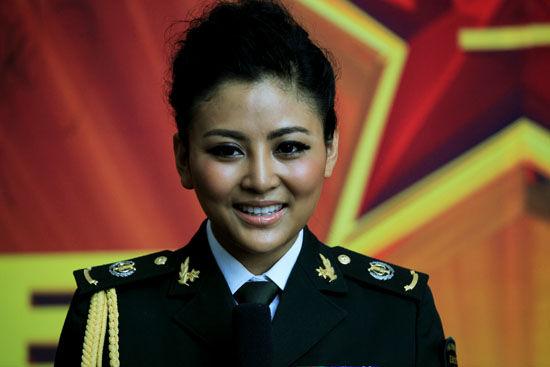 《青青的草地上》是 a href="#" data-lemmaid="10223824">阿鲁阿卓 