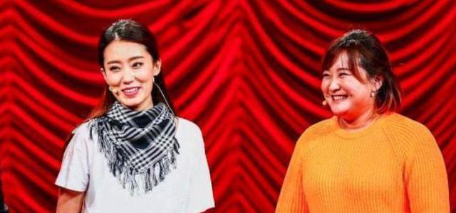 张小斐和贾玲的妈妈长得很像就是比原型偏瘦些