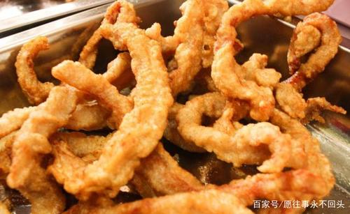 小吃街上的美食,一款炸肉条吸引好多人,土豪也爱吃