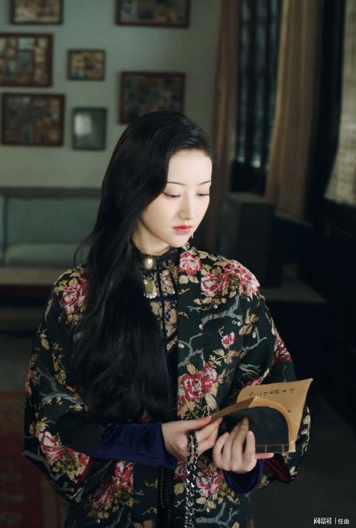 景甜《司藤》复古造型火出圈,同款在这就能找到!|旗袍