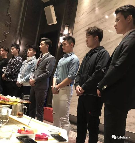 上海白马会所的男模们,你们把肌肉好好练练!