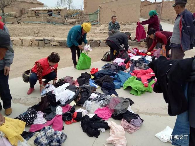 衣旧情深—5月1日丰镇义工下乡送衣服