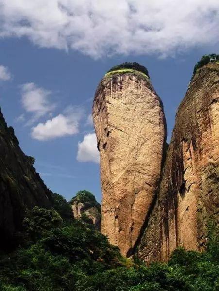 早餐后乘车前往世界自然遗产地,国家aaaaa级景区—崀山风景名胜区