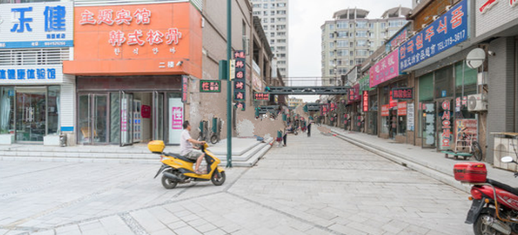 丹东月亮之韩国城交通便利,步行5分钟江边