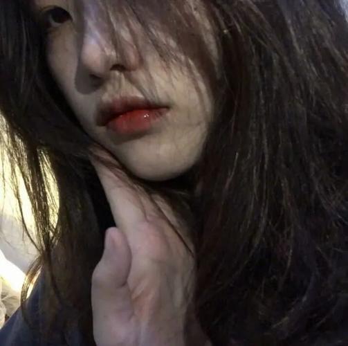 公主风格女生头像/眼泪是人所能制造的最小的海