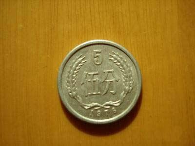 第一套人民币涨至400万 不亚于中百万彩票(图)