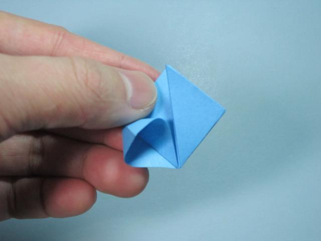 儿童手工折纸:简单的爱心折纸步骤图解