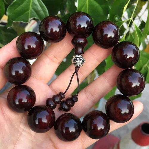 如何正确的盘玩小叶紫檀手串?你不一定知道