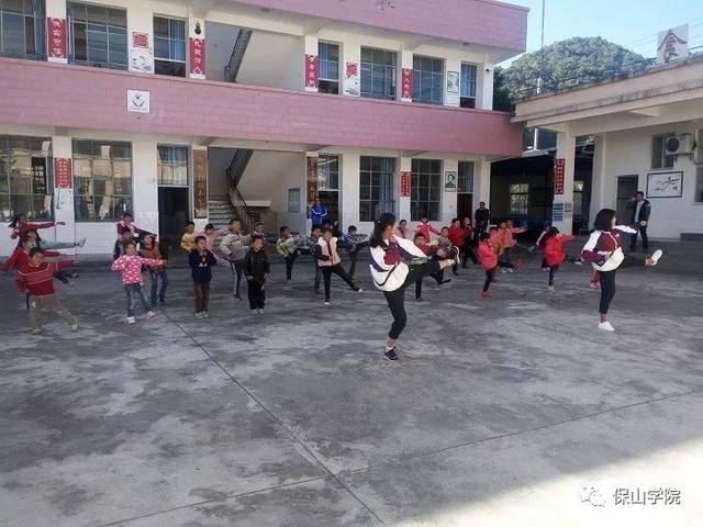 他说,此次活动不仅为垭口小学体育活动提供了硬件支持,也教会了学生