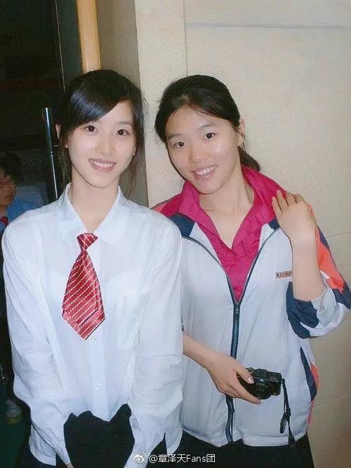 章泽天和陈都灵 学生时期谁更好看?