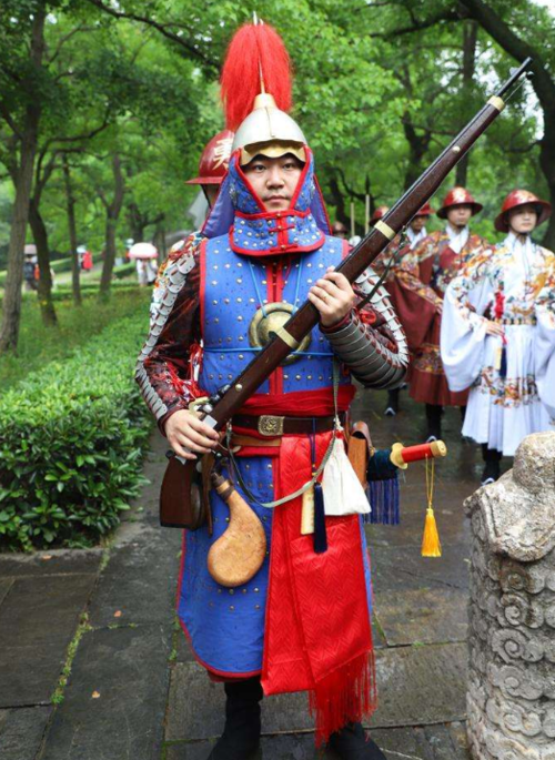 冠绝历代的明朝军服,究竟有多威武霸气?每款造型都帅出天际