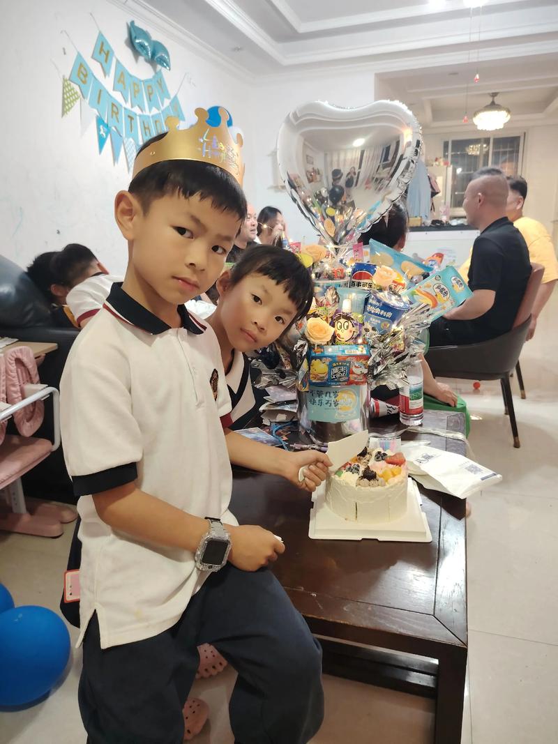 生日快乐我的小男孩 祝你永远开心快乐,平安健康成长!