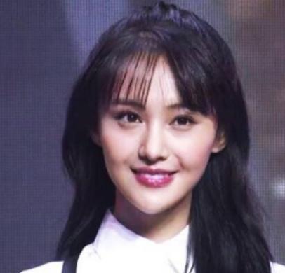 躲过大波浪,躲过了"公主切",却被郑爽的"泡面刘海"美