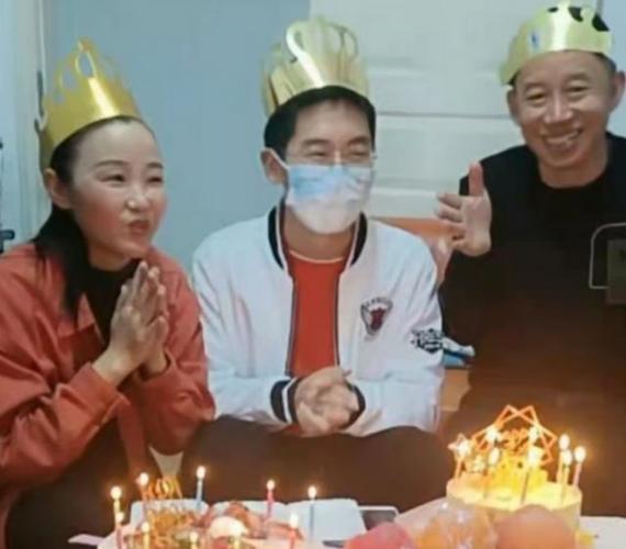 更新动态喊话孙卓也就算了,没想到她竟然还真把自己当成网红开启了