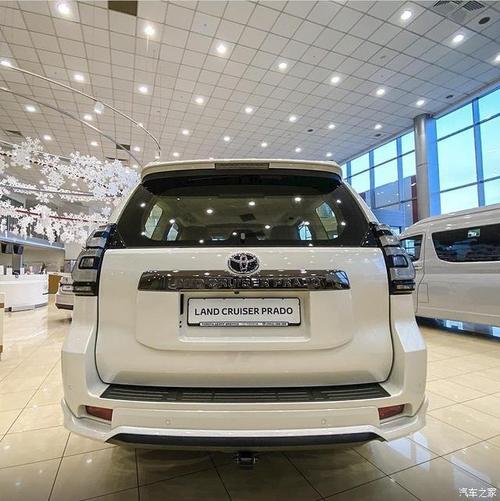 新款丰田普拉多black特别版,整体看上去会更加的运动化