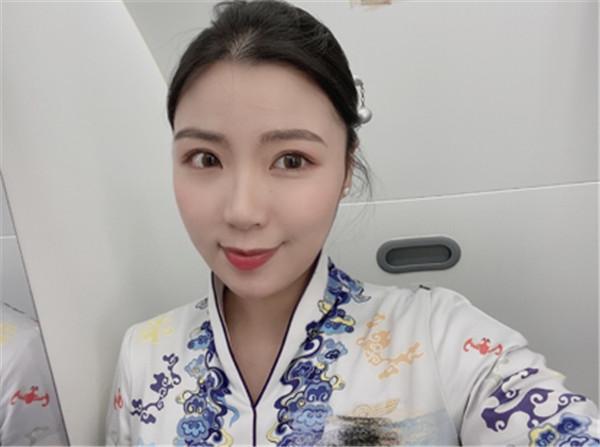 海南航空空姐解梦洁:无论飞行多久,我依然为不经意的善意而感动