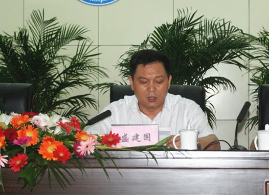 图为池州市委宣传部副部长,市文明办主任盛建国讲话