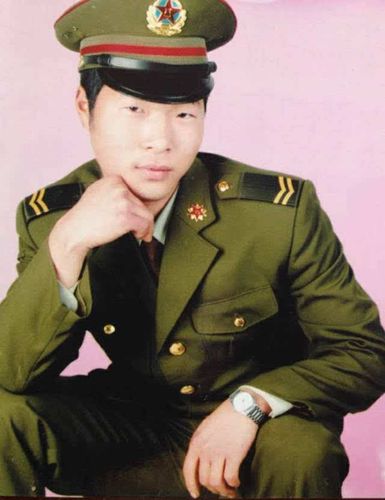 他们脱下军装仍是兵!