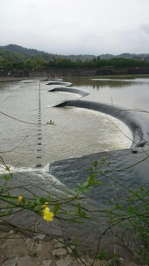 [流经宁海县城关镇的大溪河]