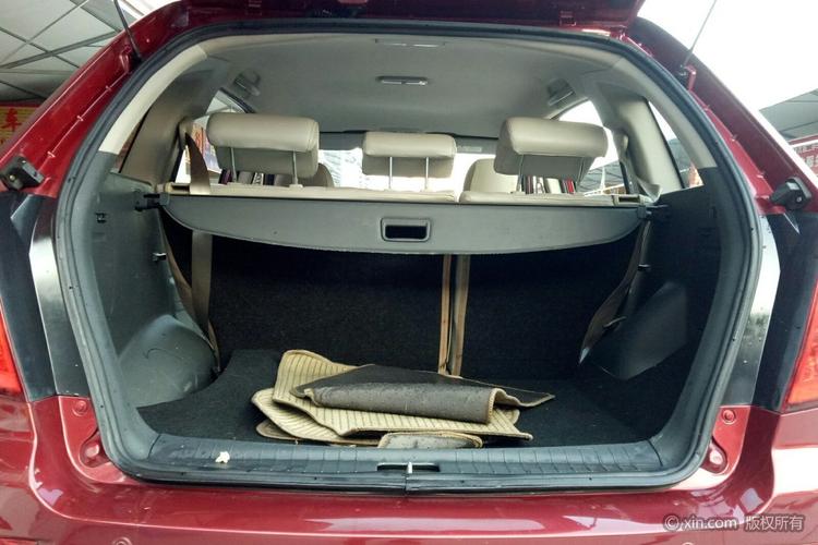 力帆汽车x60后备箱