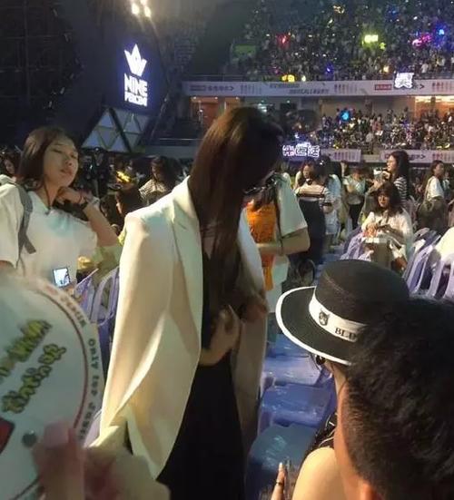 蔡徐坤女朋友被爆是创造101邵夏颜值身材不比范冰冰差