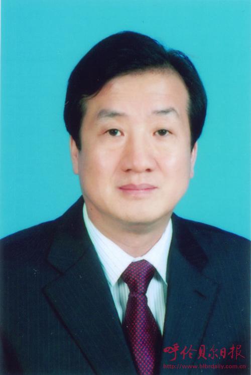 中共党员,原任呼伦贝尔市鄂温克族自治旗旗委书记,2011