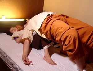 泰式按摩---thai massage 泰式保健按摩是流行于泰国的一种按摩方式