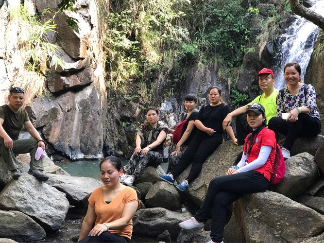 同事们相约爬马峦山