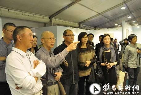 郎绍君,蔡万霖,许信容,沈玮等一行人观展