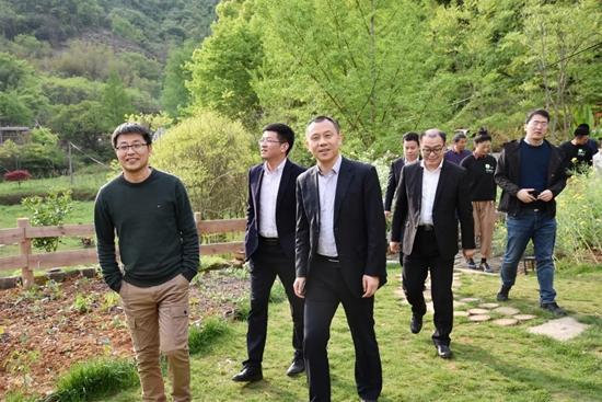 洞桥杭州团市委书记马利阳来洞桥镇调研