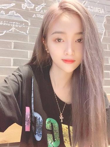 吴宣仪换新发色问网友:"可还行?