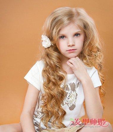 小女孩烫发发型 2017流行好看的长发烫发发型图片(4)