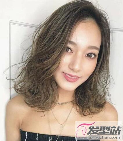 女生齐肩懒人烫发型慵懒自然散发女人味