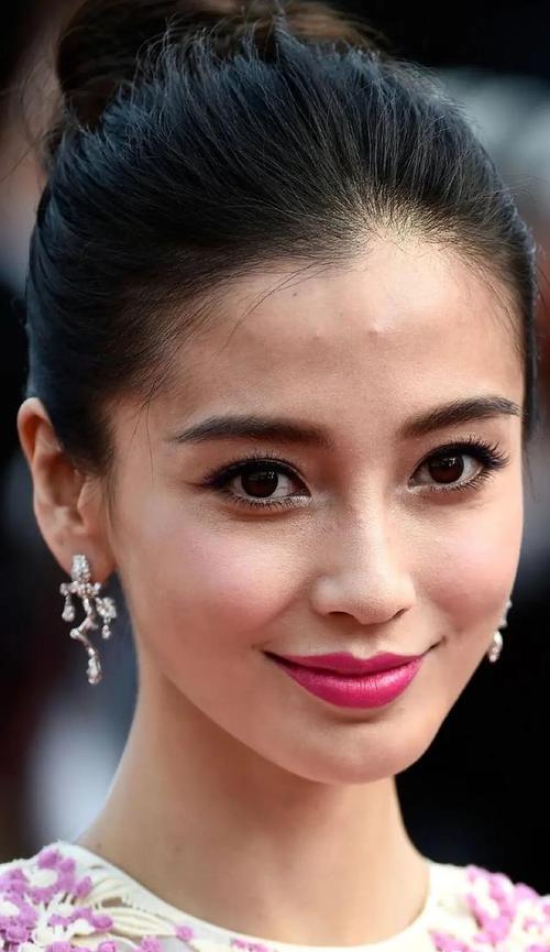 无精修的明星脸才是真实的,看了杨颖的生图你们还羡慕