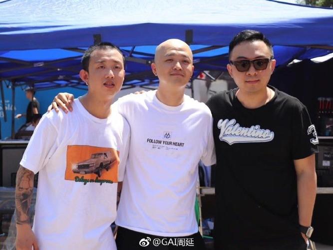 8月2日,周延gai在微博发文称"开机大吉",并配上一组开机照.