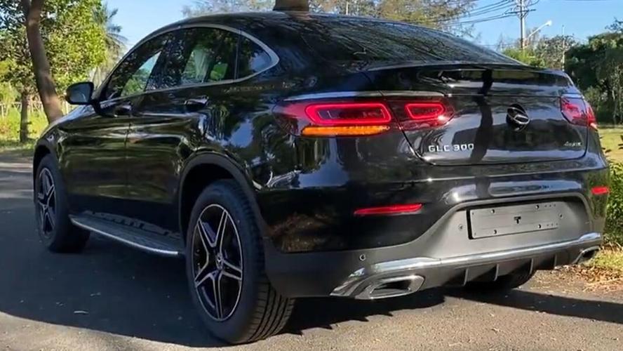 高清实拍2022款奔驰glc300coupe了解完配置买不买自己定