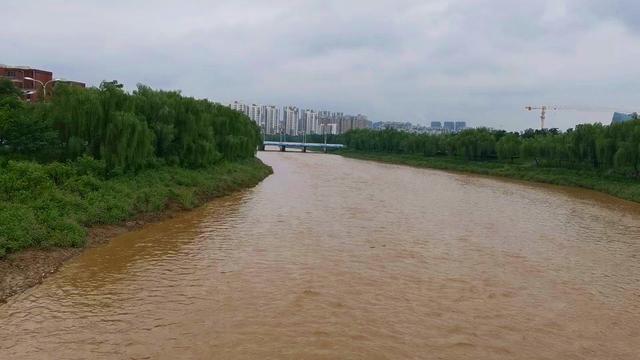 暴雨过后西安浐河大变样水位上涨河面加宽比黄河还壮观