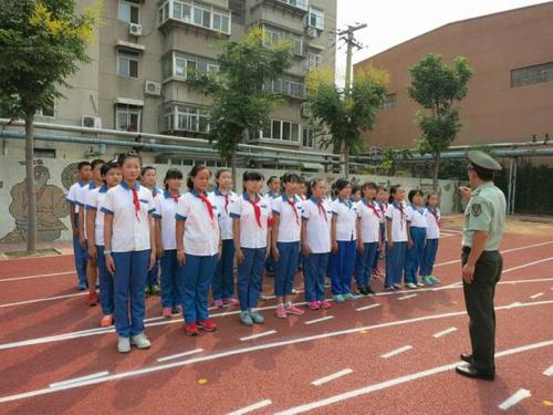 济南市育贤小学举行军训活动