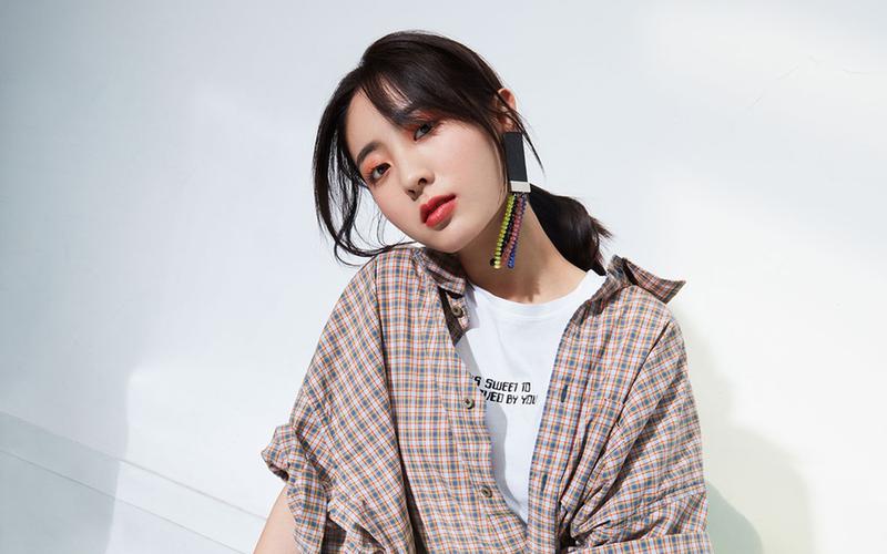 邢菲时尚摩登写真图片桌面壁纸