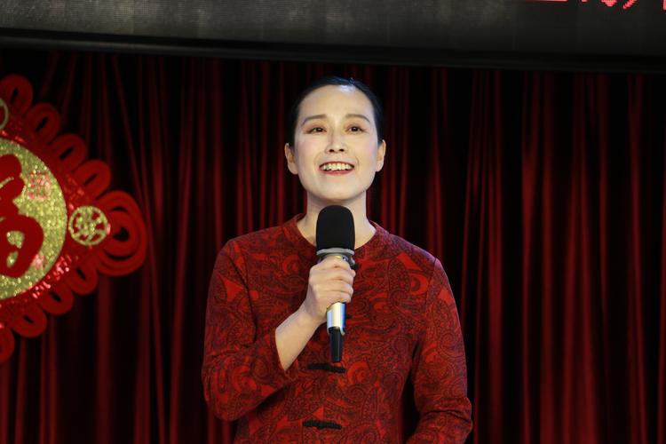 节目主持人陈霞