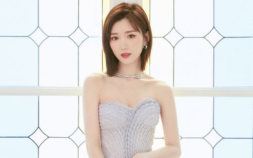 毛晓彤紫色长裙优雅写真桌面壁纸