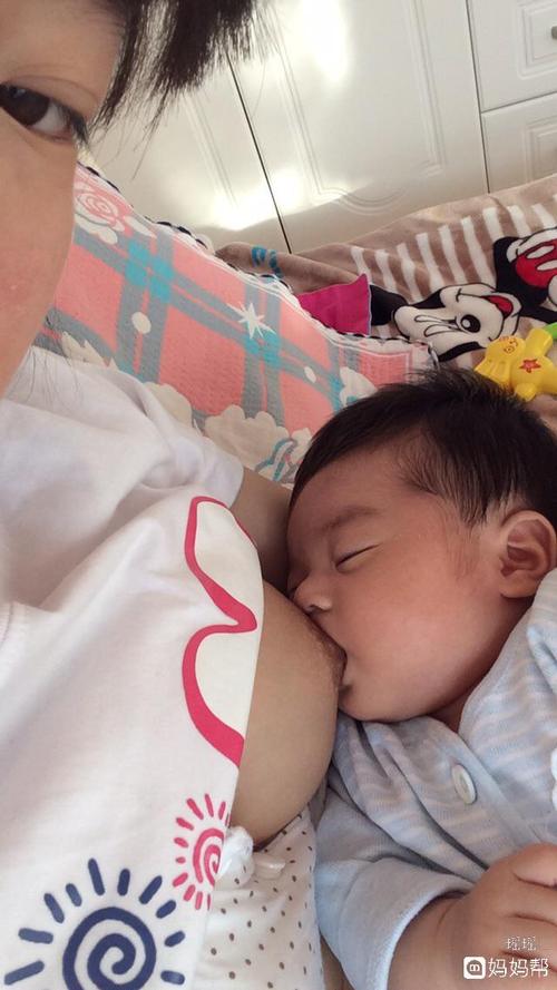 没事晒下喂奶照,呵呵……姐妹们也可以来晒晒哦!