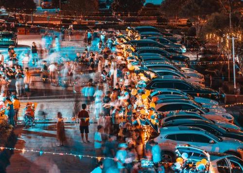 宁波一小区办"汽车后备箱集市",请邻居逛吃逛吃