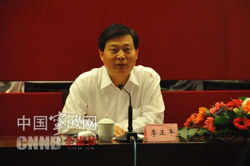 图为市委宣传部副部长李正平讲话.