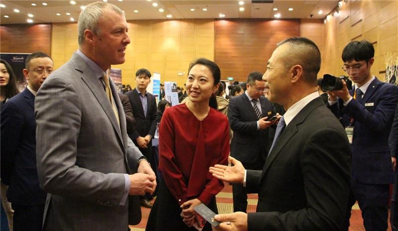高院长与北京诺金酒店总经理mr.bernhard wimmer交流