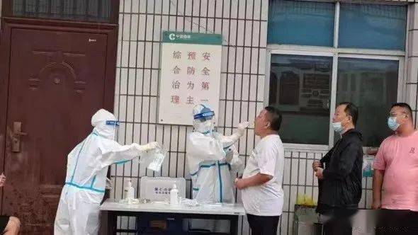 党旗在防疫一线高高飘扬安阳市直各单位机关党组织和党员干部积极投身