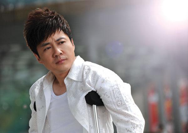 因《窗外》蹿红,现拥娇妻萌娃好幸福