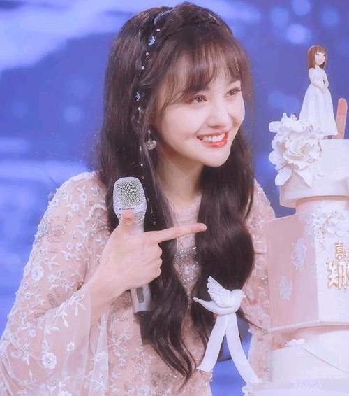 郑爽18岁旧照被修复五官精致少女感十足网友怪不得出道就被称小仙女