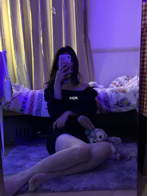 丝袜拍照穿法_拍照_丝袜_黑丝袜_对镜自拍_时尚_穿搭