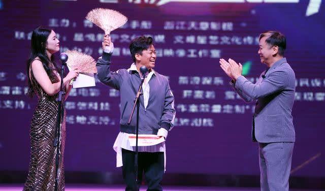 新金扫帚奖名单公布又一顶流登上榜单他的出现让人意外